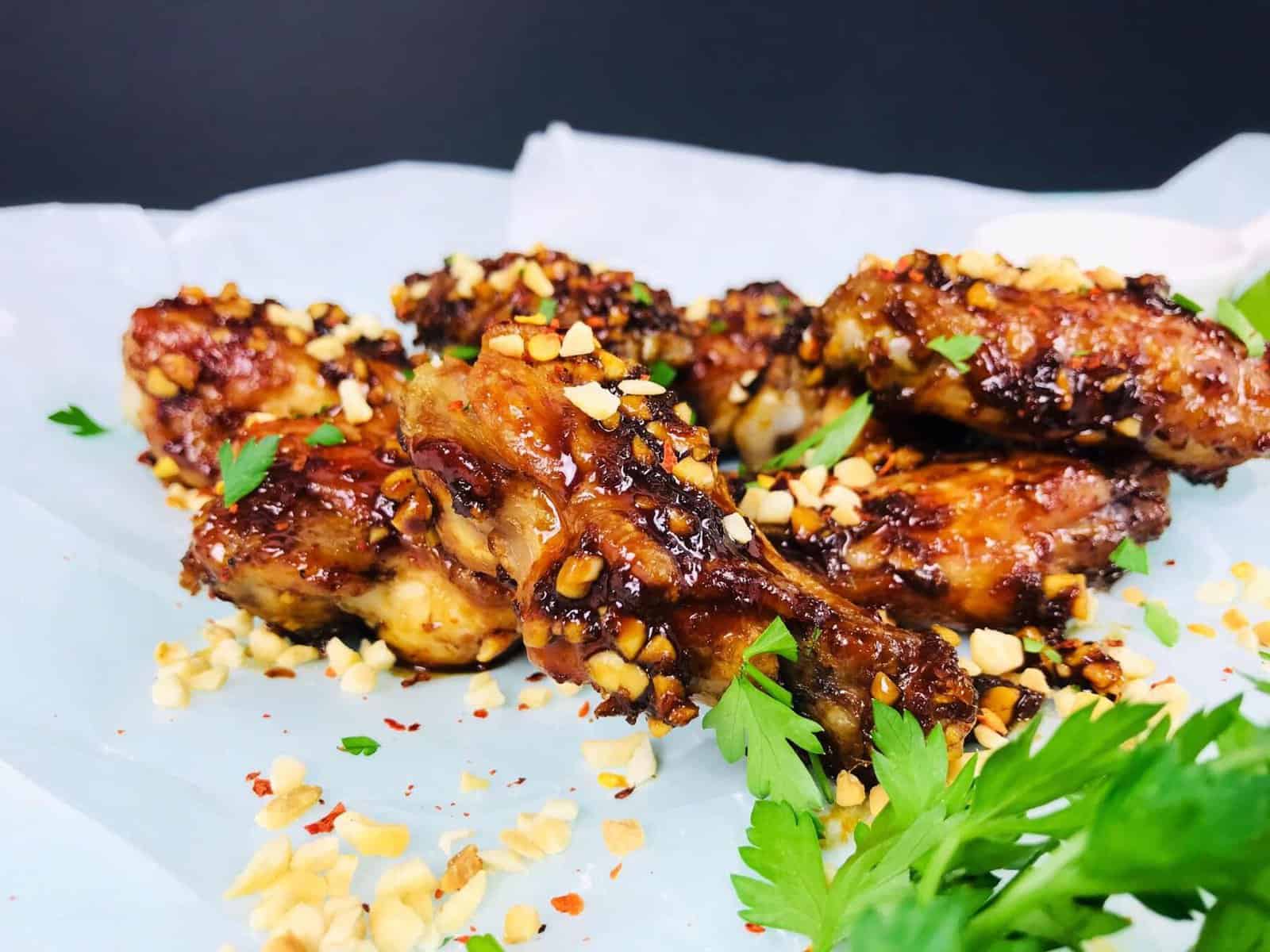 Aripioare de pui in stil thailandez, cu arahide