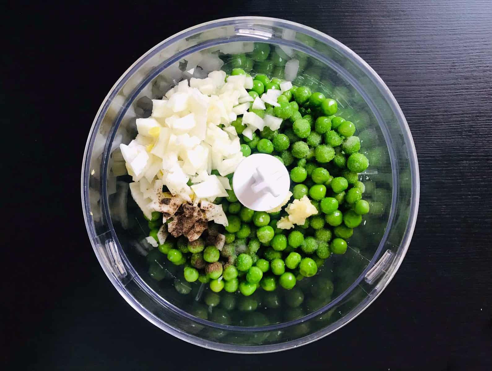 Pasta de mazare cu salata de fenicul si burrata