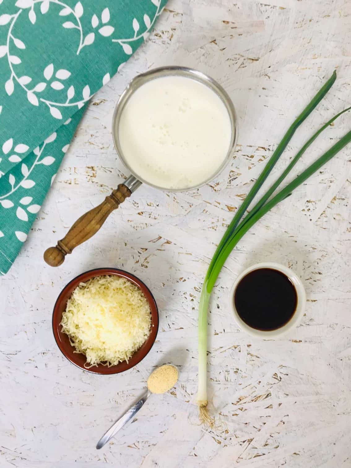 Ingrediente sos de smantana cu parmezan si worcester