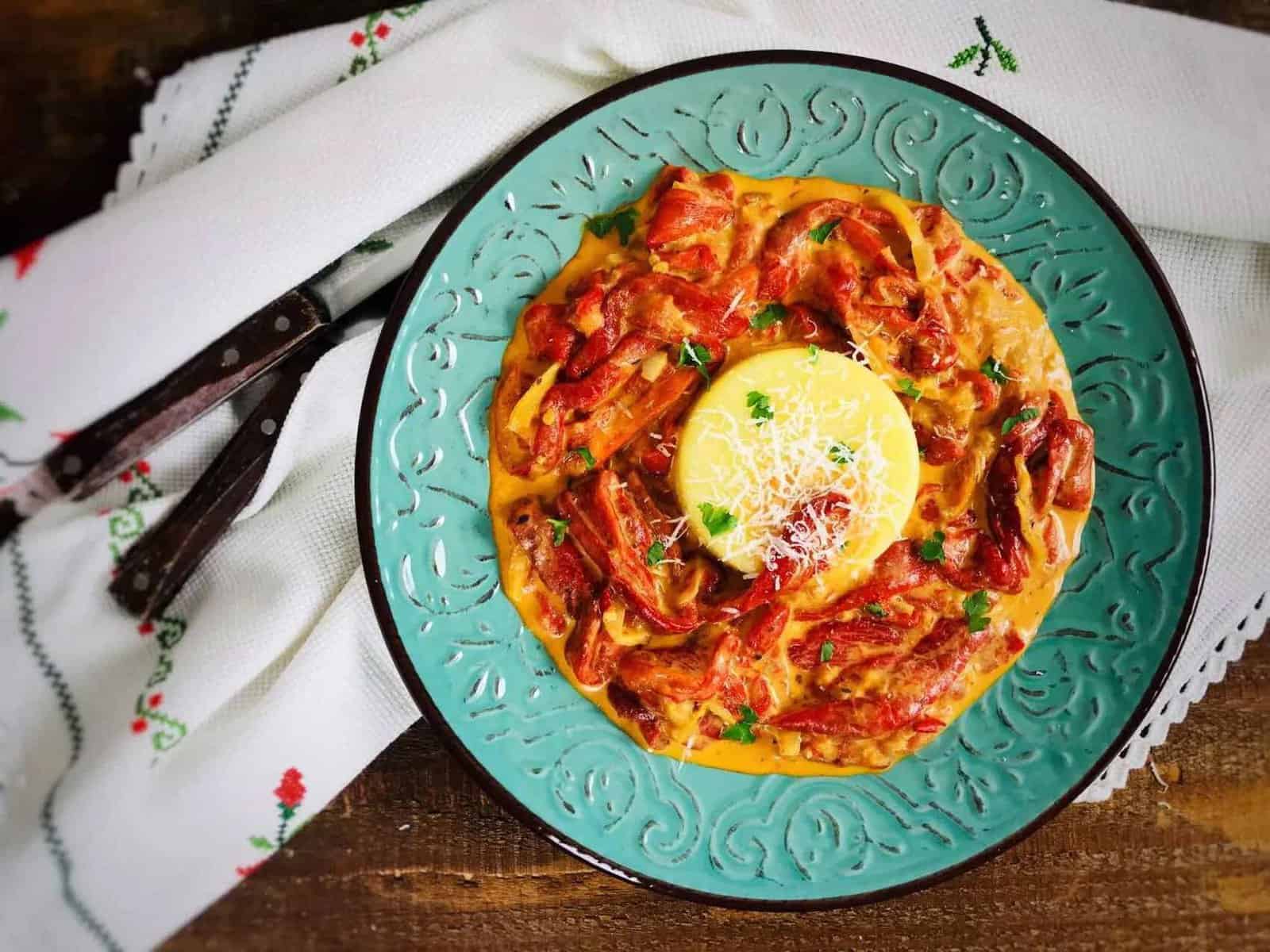 mancare de ardei copti cu mamaliga