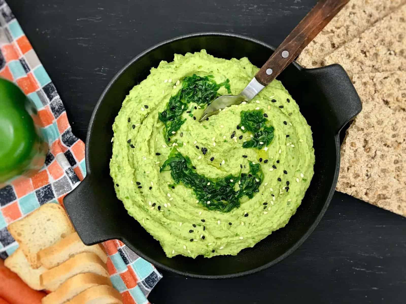 Pasta de naut cu susan si leurda