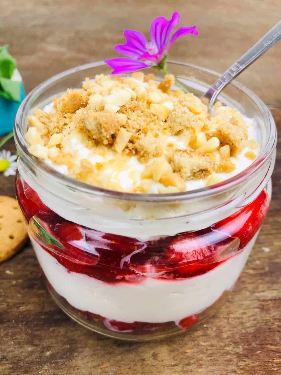 Capsuni cu spuma de mascarpone si urda