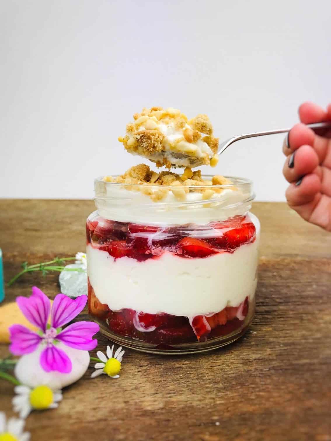 Capsuni cu spuma de mascarpone si urda