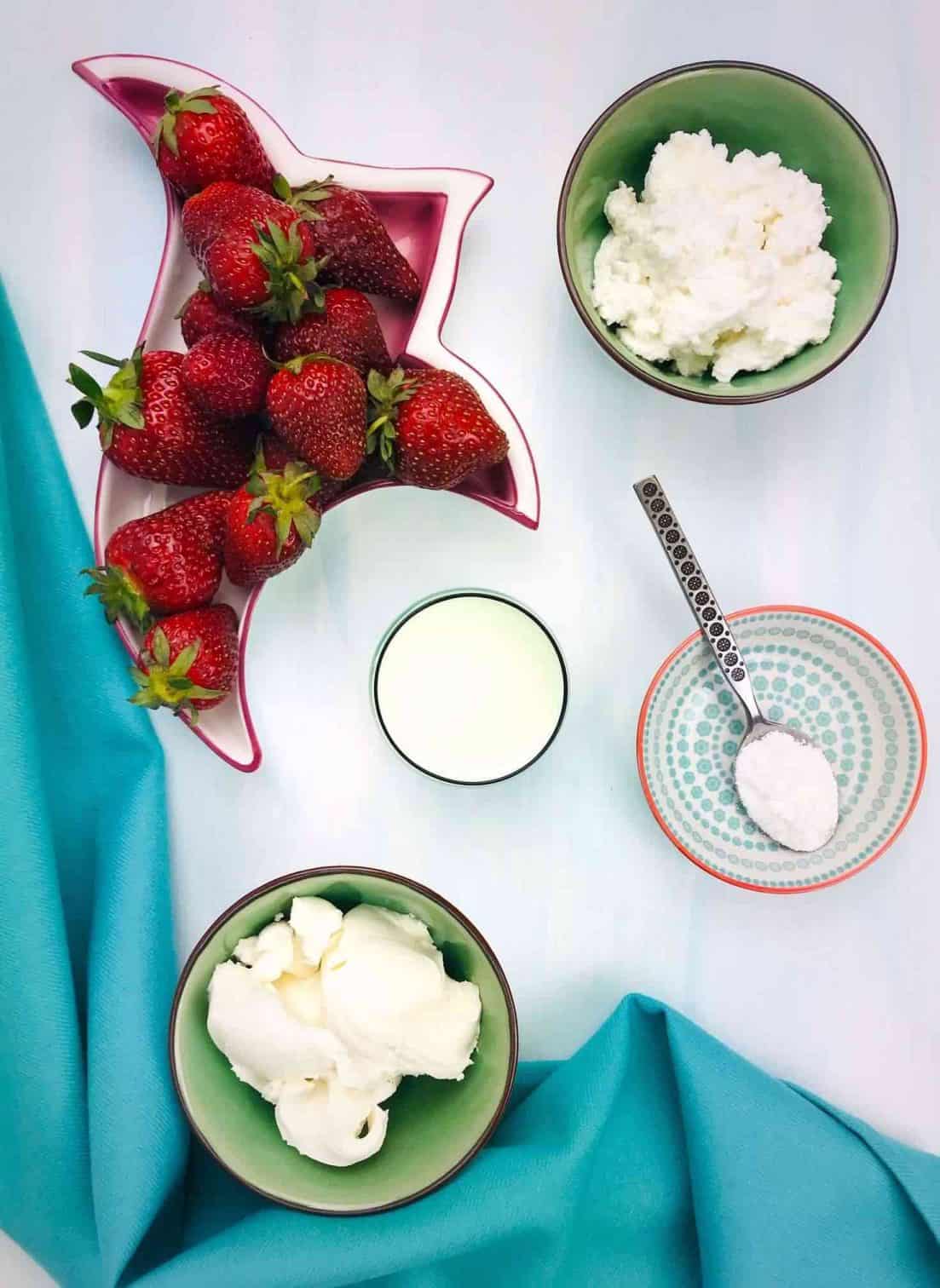 Capsuni cu spuma de mascarpone si urda