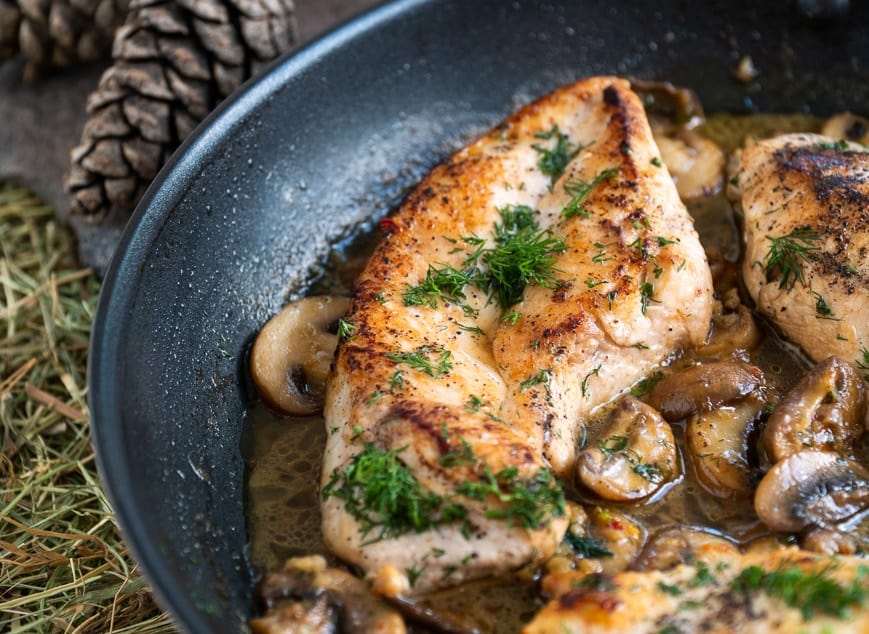 reteta piept de pui la tigaie cu unt si ciuperci