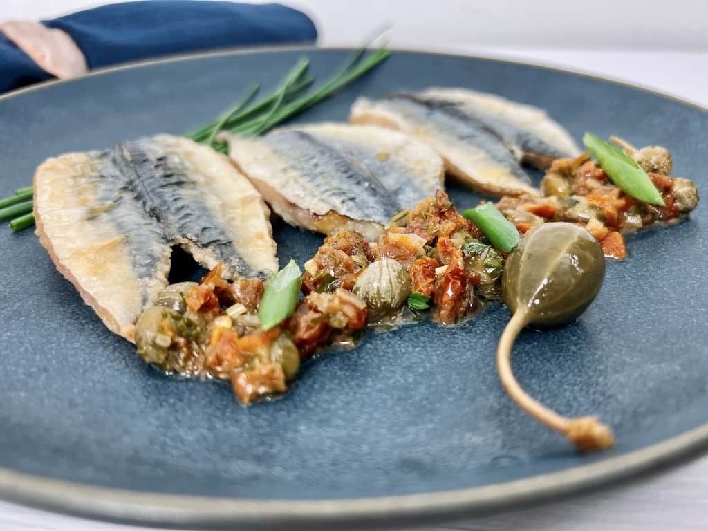 sos de rosii cu capere si file de baby macrou