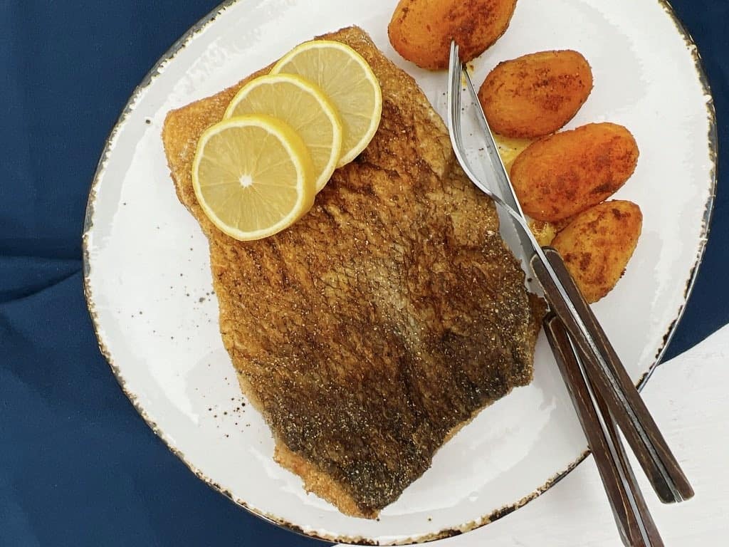 Peste prajit in crusta de malai